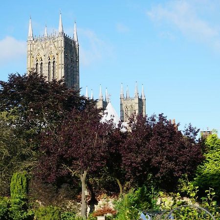 West Wing D'Isney Place. Lincoln Exteriör bild