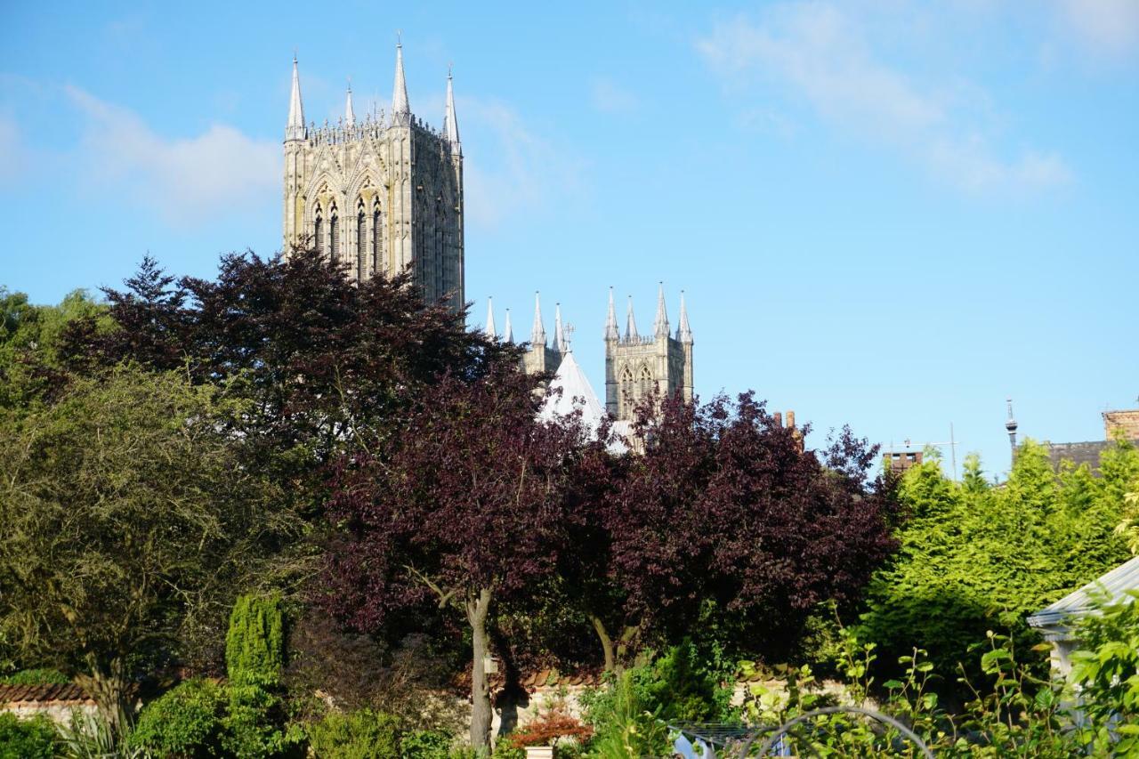 West Wing D'Isney Place. Lincoln Exteriör bild